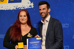 Udo Landbauer mit Gewichtheberin Sarah Fischer